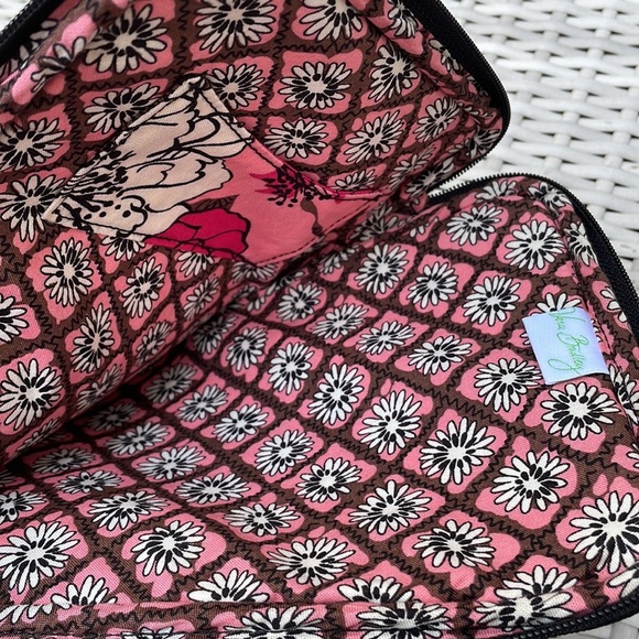 Vera Bradley Tablet Sleeve/ Cover - Picture 4 of 9